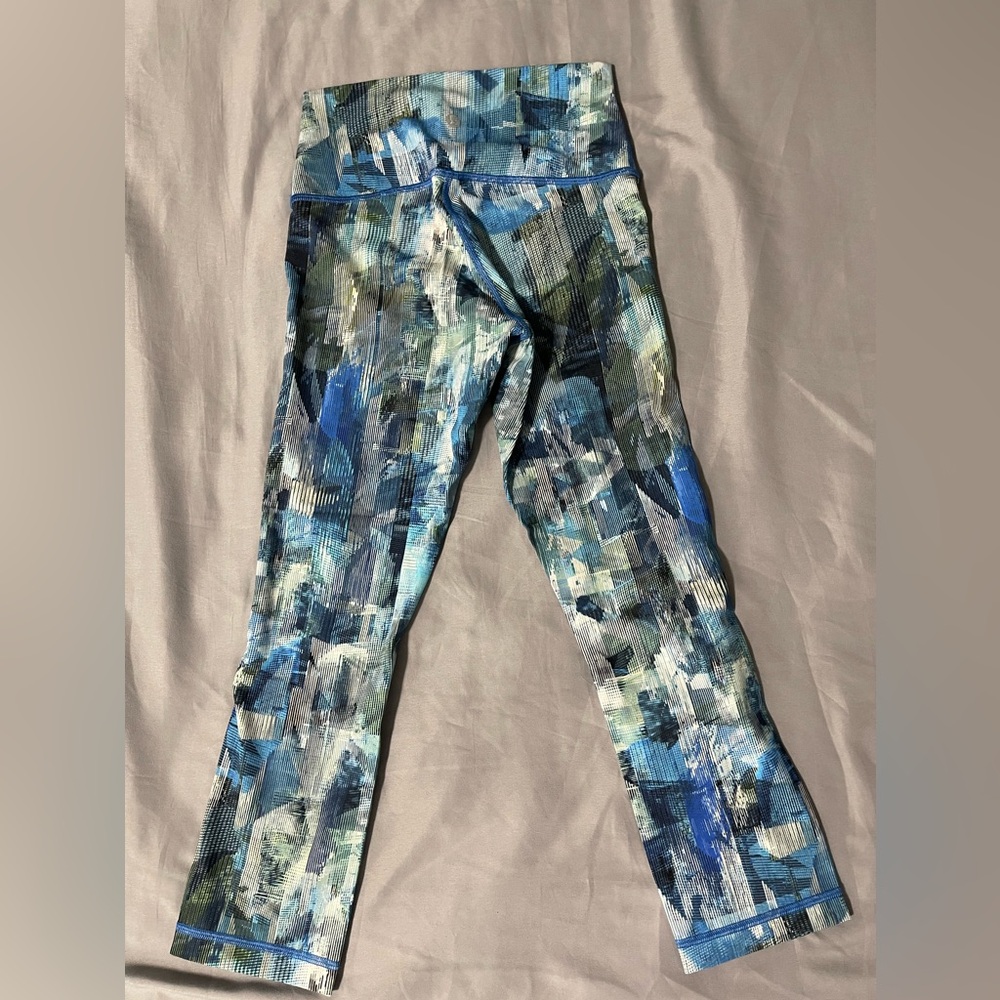 Lululemon Wunder Under crop Blue/multi color Leggings 21” - size 4 - Picture 4 of 4